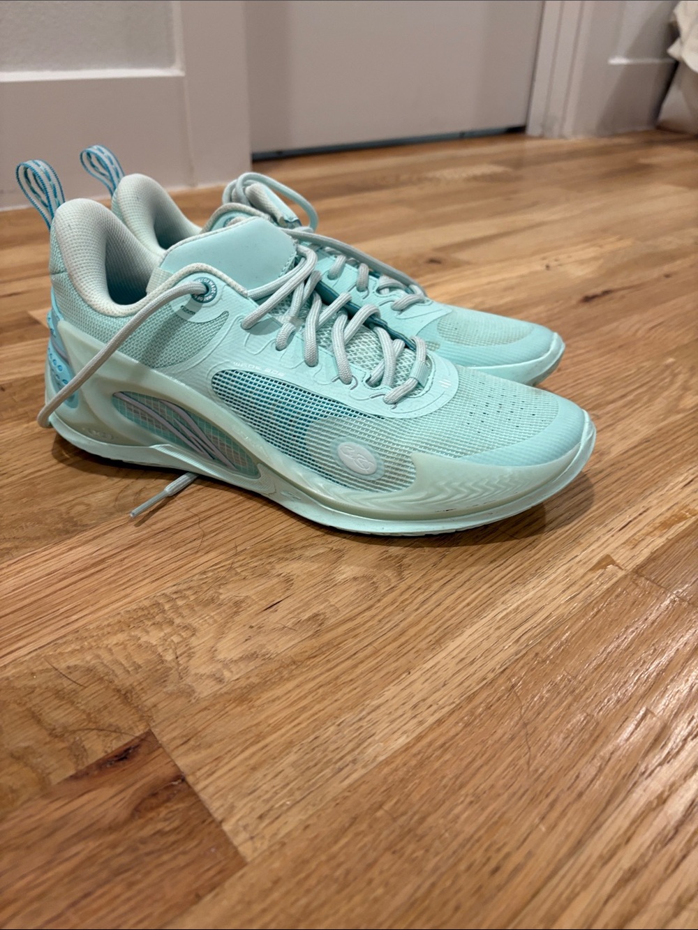 Men’s Lightweight Mint Athletic Sneakers